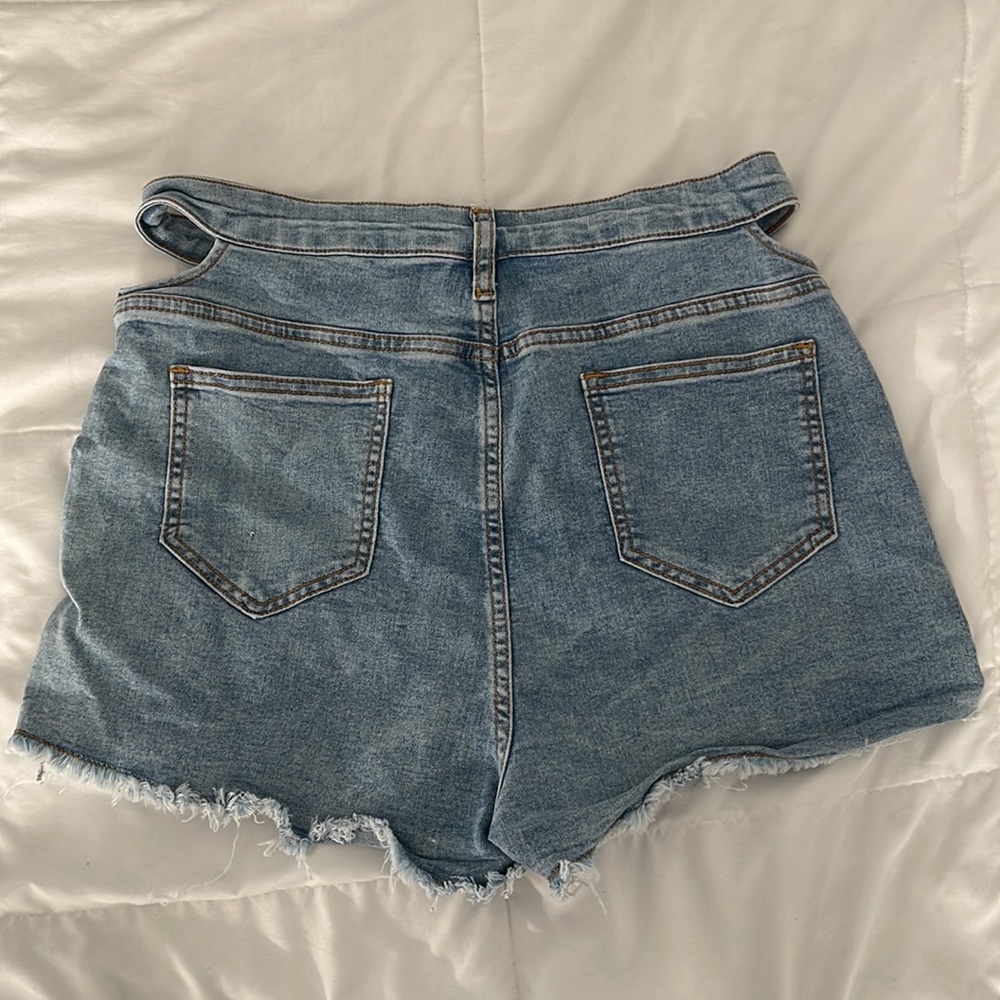 Shorts - Picture 2 of 2
